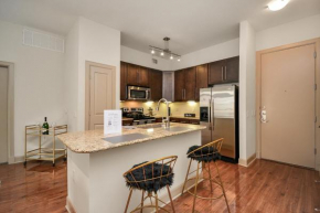 Good Vibes Suite 2 bed 2 Bath Centrally Located Balcony